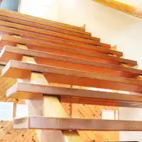 อาคารหลักที่เต็มไปด้วยความอบอุ่นของไม้