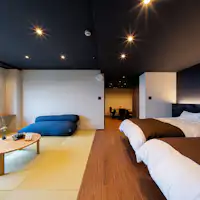 ห้องพักพิเศษแบบญี่ปุ่นและตะวันตกพร้อมอ่างอาบน้ำกึ่งกลางแจ้ง เตียงคู่