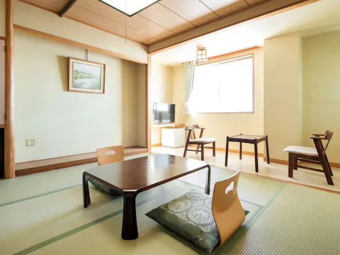 ห้องสไตล์ญี่ปุ่น 8 เสื่อทาทามิ (พร้อมห้องน้ำและห้องสุขา)