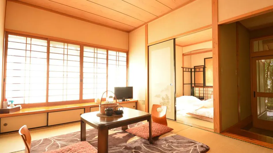 Keikoku no Yado Nihiki no Oni