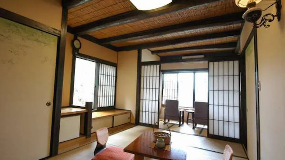 Keikoku no Yado Nihiki no Oni