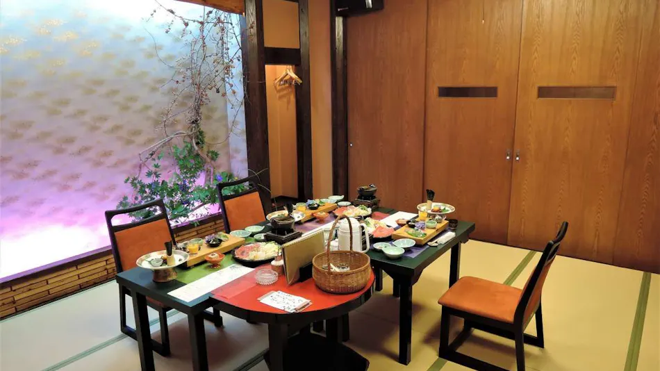 Keikoku no Yado Nihiki no Oni