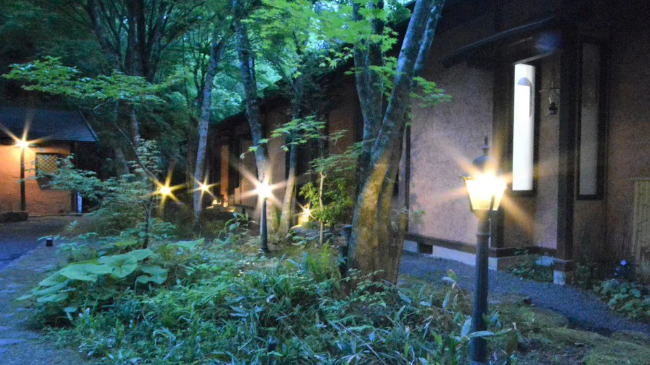 Keikoku no Yado Nihiki no Oni
