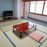 ห้องสไตล์ญี่ปุ่น 10 เสื่อทาทามิ + พื้นที่ยกสูง 2 เสื่อทาทามิพร้อมวิวแม่น้ำ