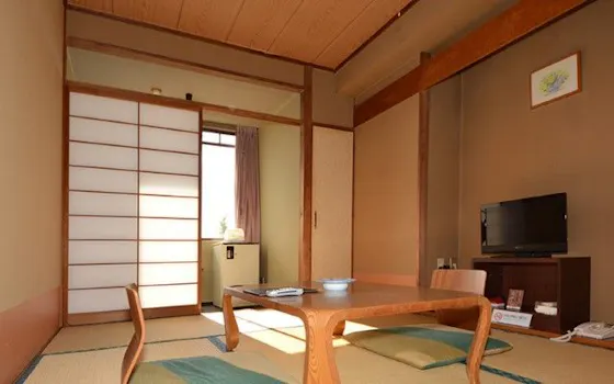Kamar bergaya Jepang 6 tatami