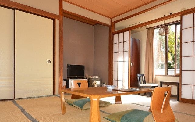 Kamar bergaya Jepang 8 tatami.