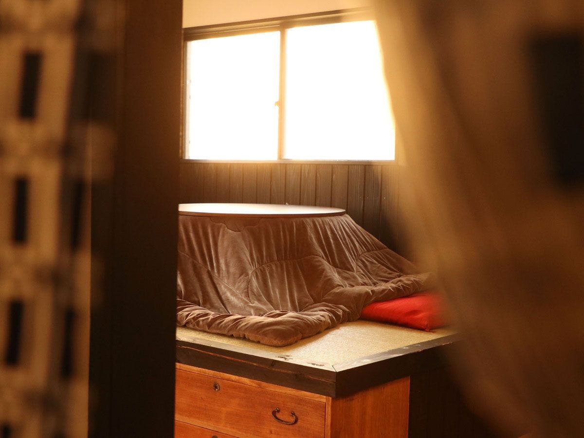 Di dalam gedung＊Matahari terbenam yang indah menerangi Kamar