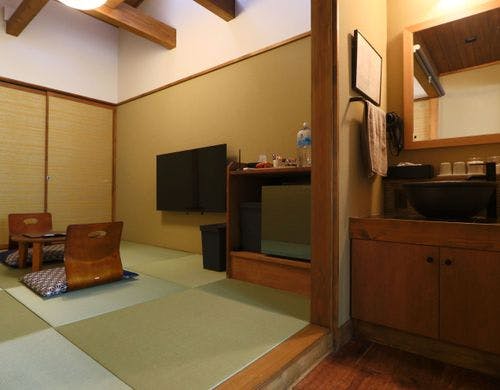 客室-なつ-■ 琉球畳の上で寛げます