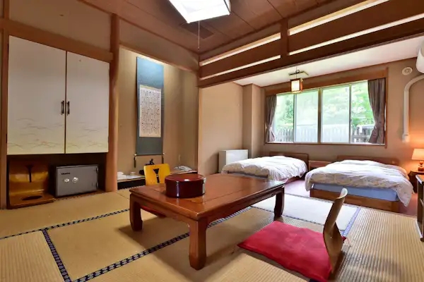 This is a spacious Japanese-Western style room.