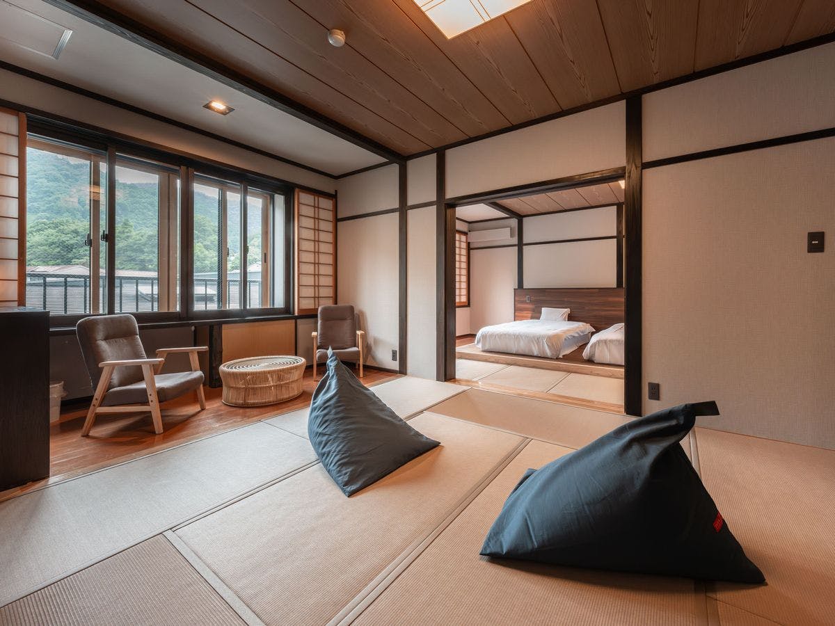 【소가리 침대 포함 2칸 일본식 객실(10+8조)】