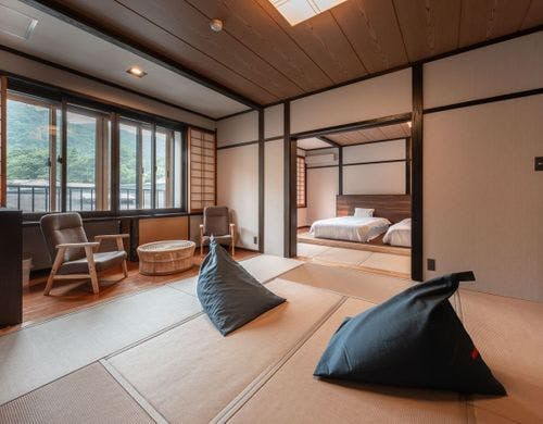 【小上がりベッド付2間和室(10+8畳)】