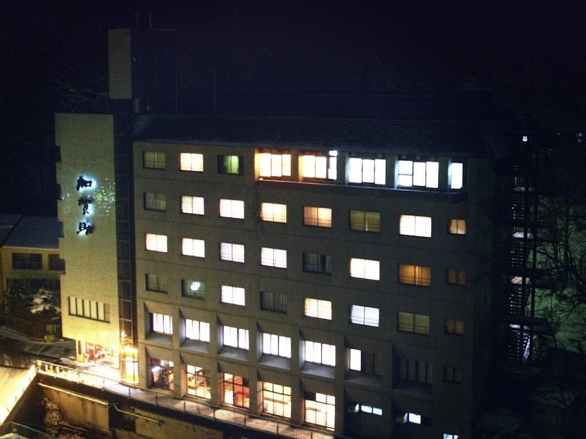 【外観】ที่พักน้ำพุร้อนที่เงียบสงบตั้งอยู่ในพื้นที่ด้านหลังของโมริโอกะ