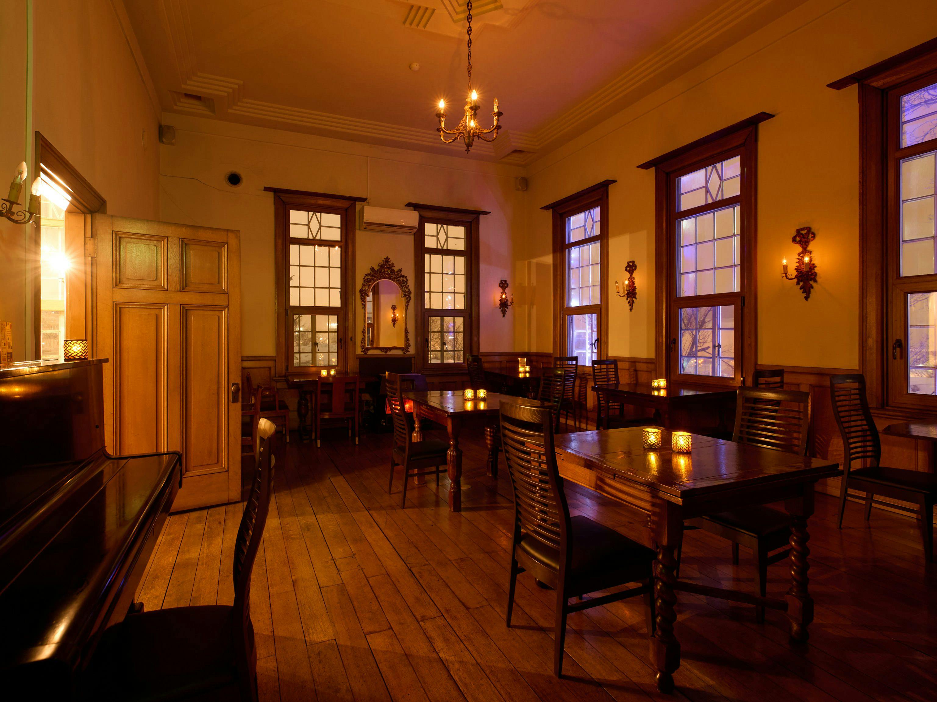 Ruang restoran malam hari