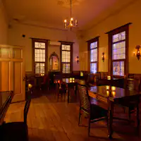 Ruang restoran malam hari