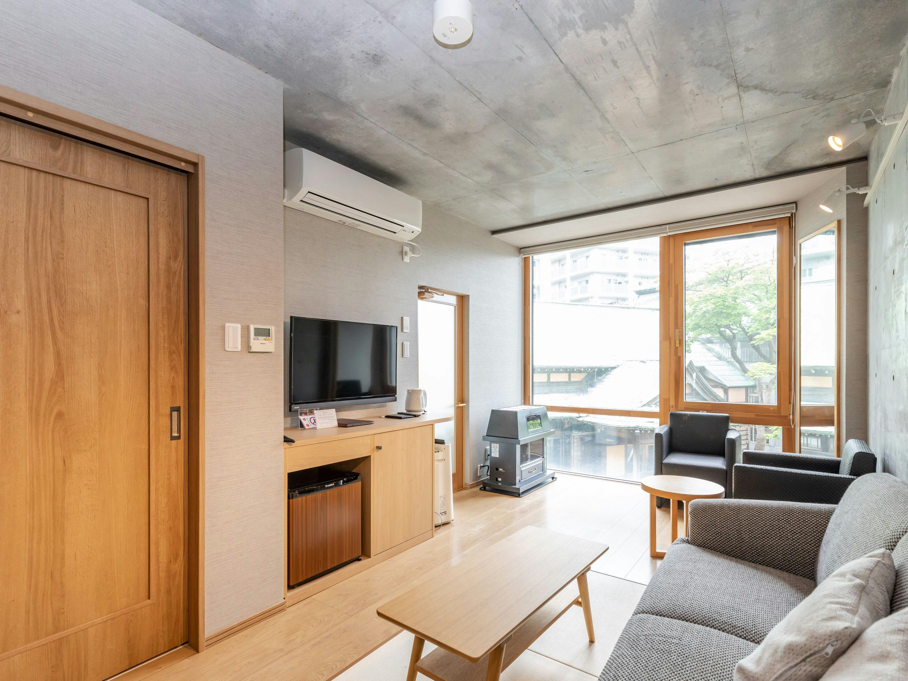 Suite Ruang Tamu (3 tempat tidur semi-double)