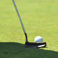 ใกล้ๆ มีสนามกอล์ฟ