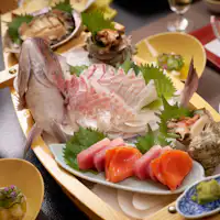Exceptional freshness! A luxurious boat platter with 5 kinds of seafood.