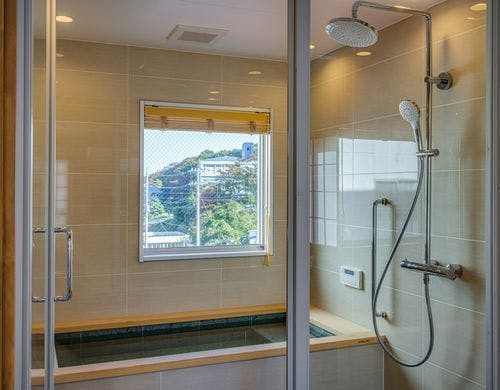 しろがねの湯　ヒノキ風呂