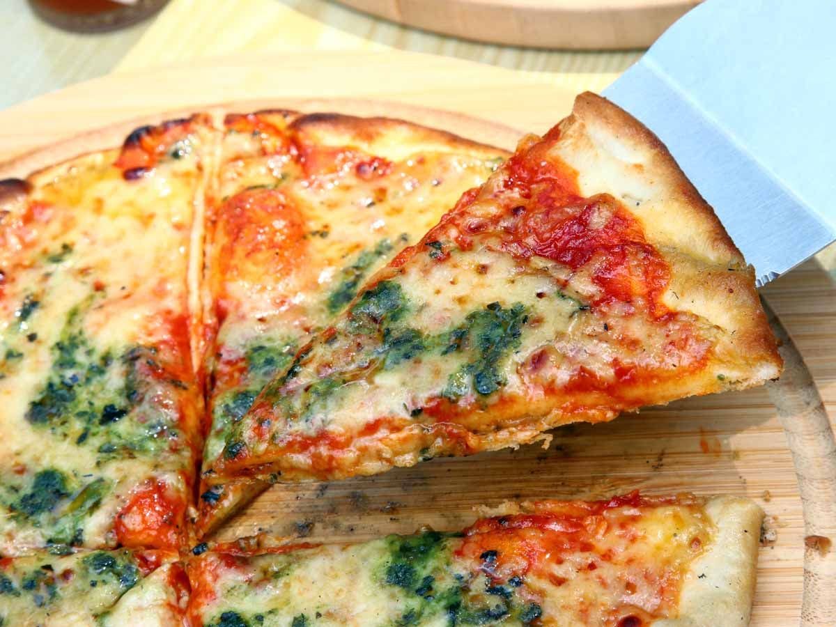 การนำวัตถุดิบมาเองเพื่อทำพิซซ่าแบบดั้งเดิมก็เป็นที่แนะนำ