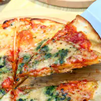 การนำวัตถุดิบมาเองเพื่อทำพิซซ่าแบบดั้งเดิมก็เป็นที่แนะนำ