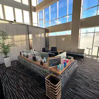 ล็อบบี้ด้านหน้าที่เปิดโล่ง♪