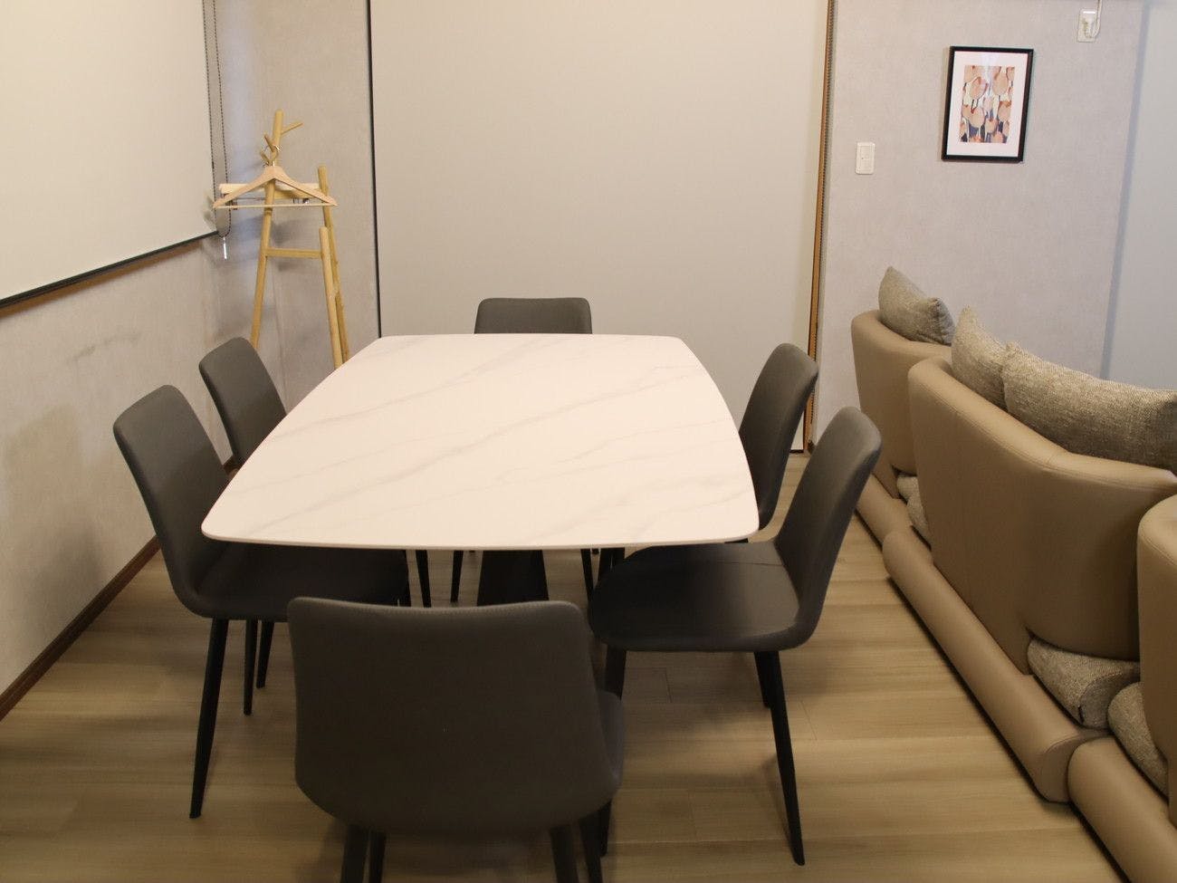 【Lantai 2】Ruang Tamu