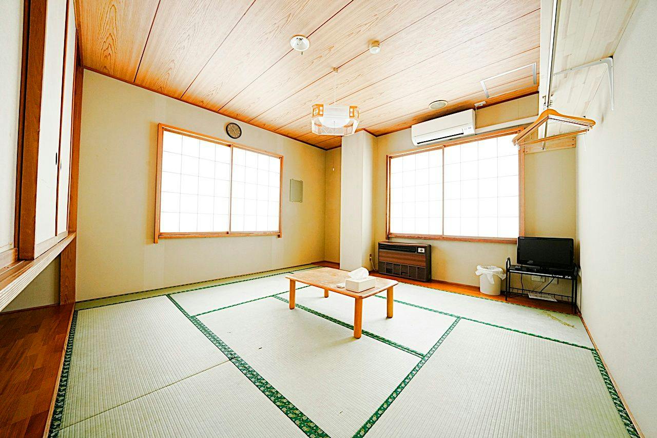 Bilik gaya Jepun 8 tatami menghadap lereng ski