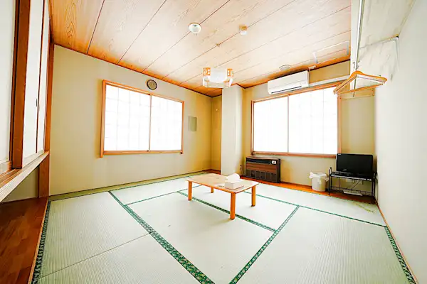 Bilik gaya Jepun 8 tatami menghadap lereng ski