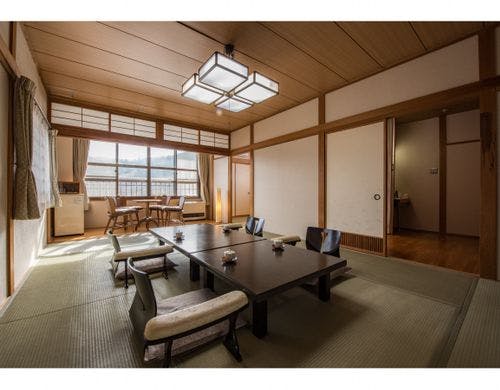 和室12畳と８畳の次の間付（バス付）