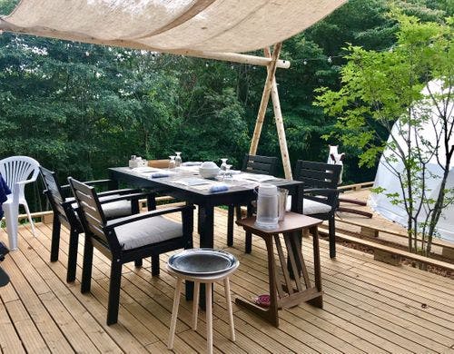 グランピングサイト　ウッドデッキ