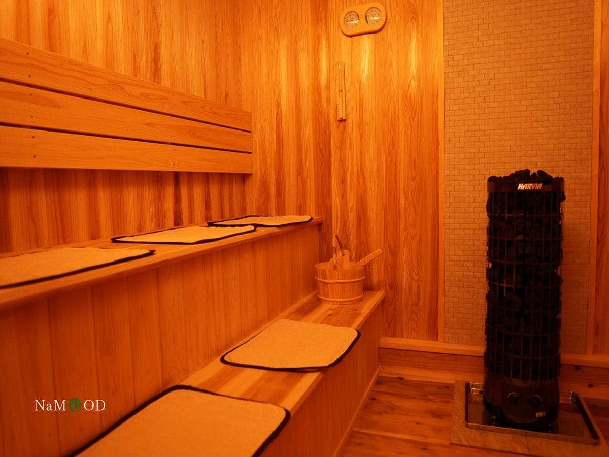 ห้องซาวน่า  
เตา HARVIA พร้อมฟังก์ชันราดน้ำเพิ่มไอน้ำ