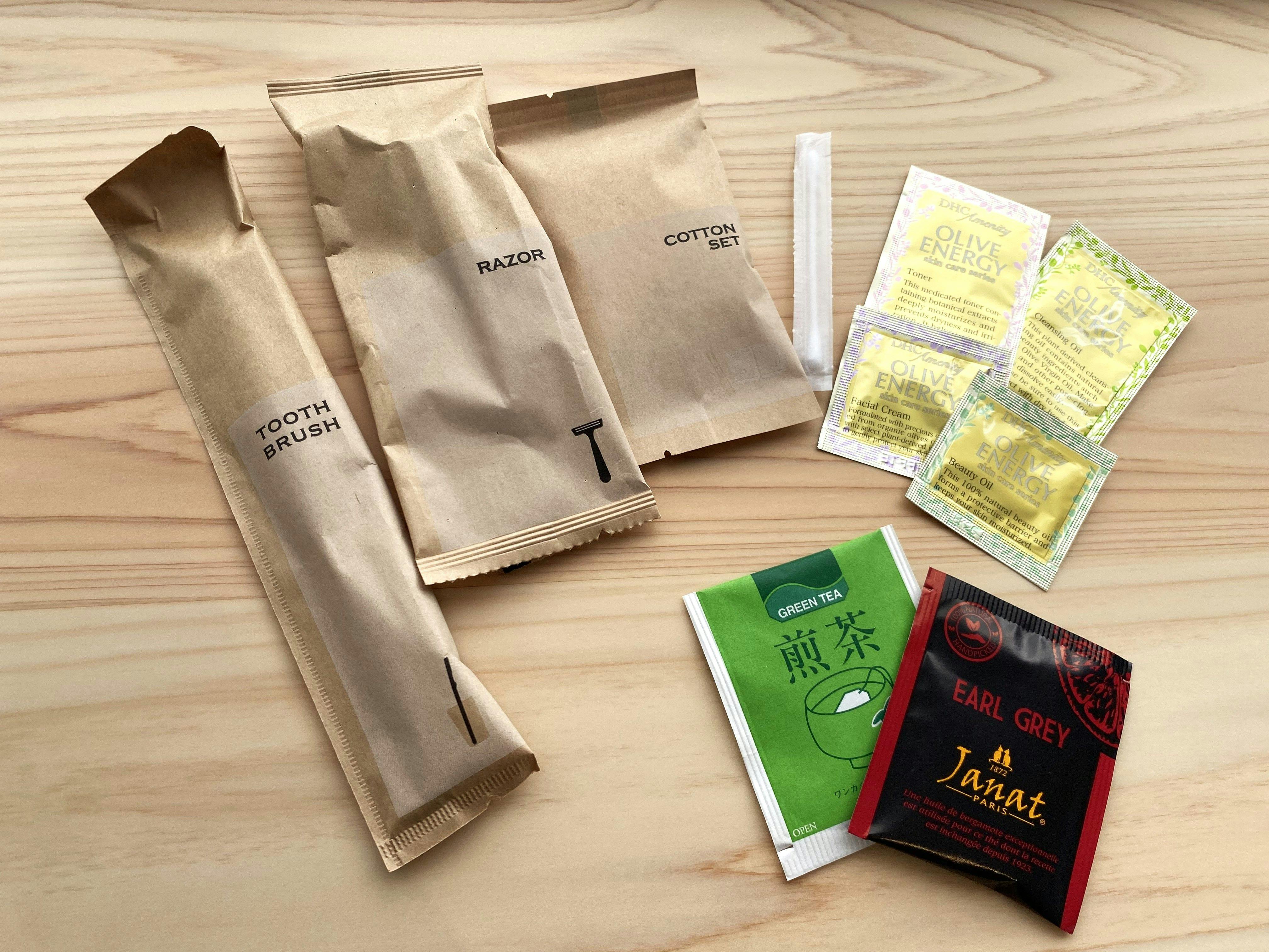 สิ่งอำนวยความสะดวกจัดเตรียมไว้ที่ล็อบบี้ด้านหลังเคาน์เตอร์ต้อนรับ