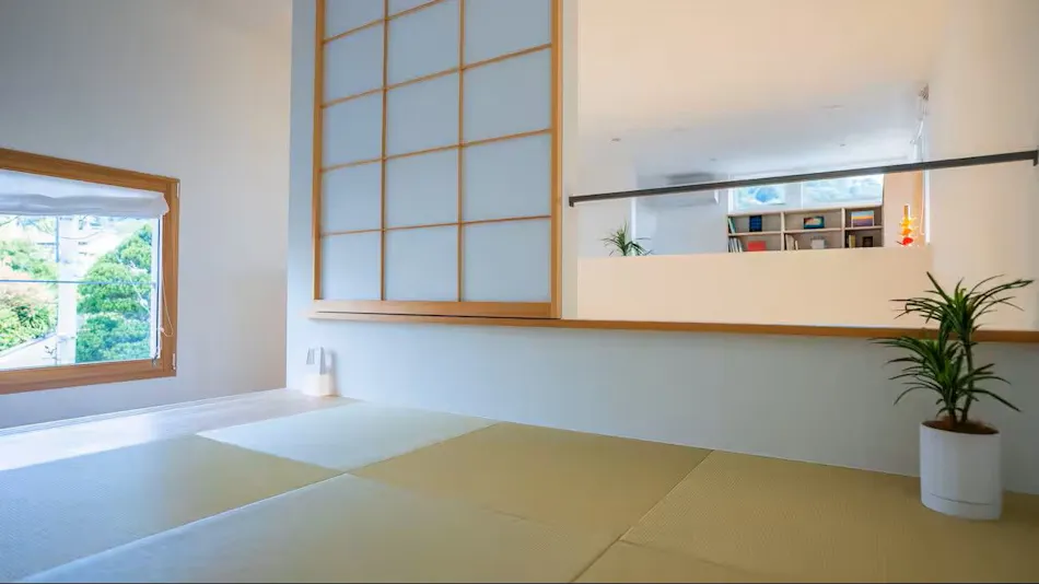Ray Roopt Hayama Morito (Villa with panoramic views of Mt. Fuji and the sea, located right by Morito Beach)