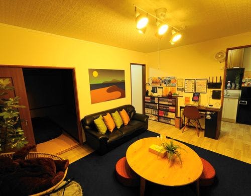 温かみのある照明と落ち着いたインテリア