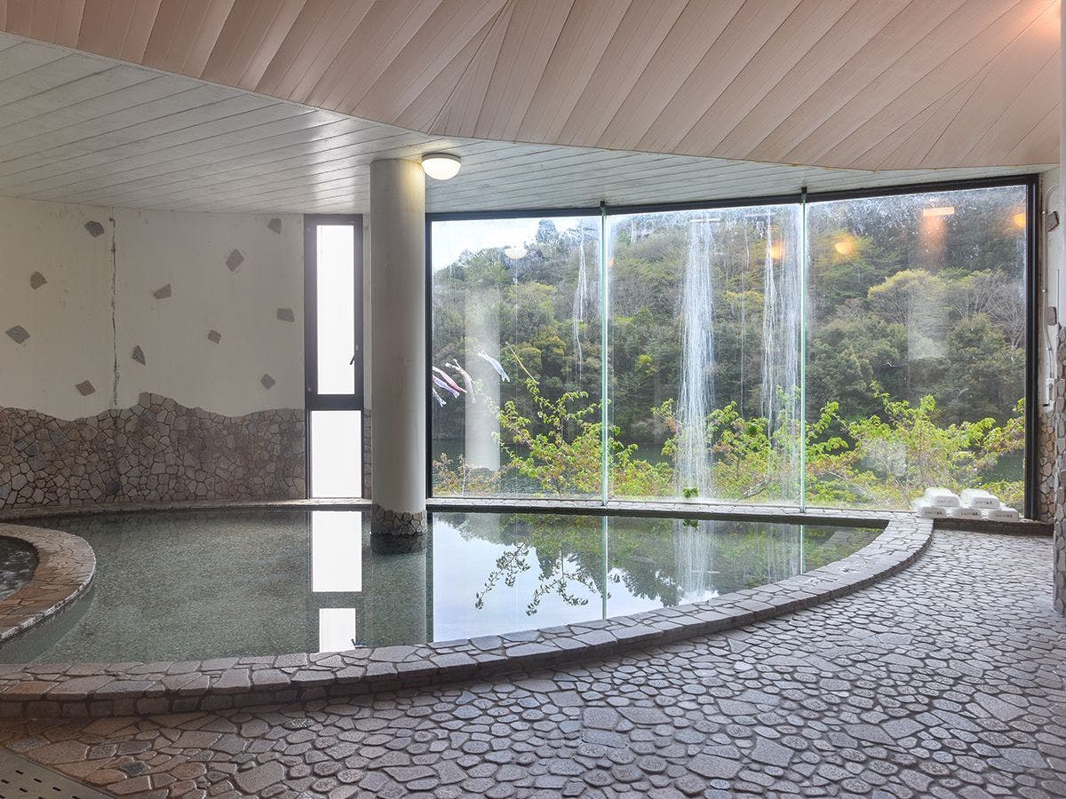 *【น้ำพุร้อน】