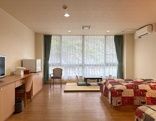 【洋室一例】TV、電気ポット・ラックなど