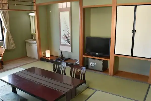 ห้องพักสไตล์ญี่ปุ่นขนาด 10 เสื่อ พร้อมวิวทะเล