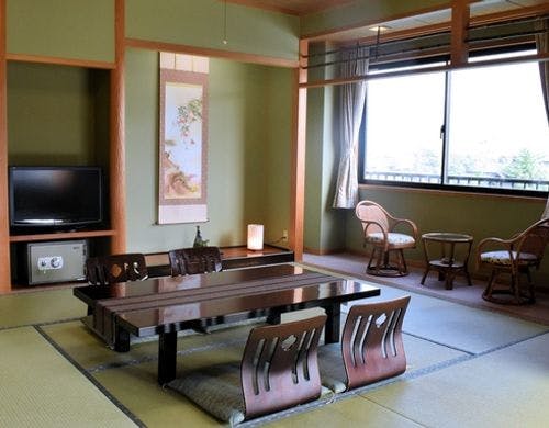 みんなで泊まれる続き間の和室