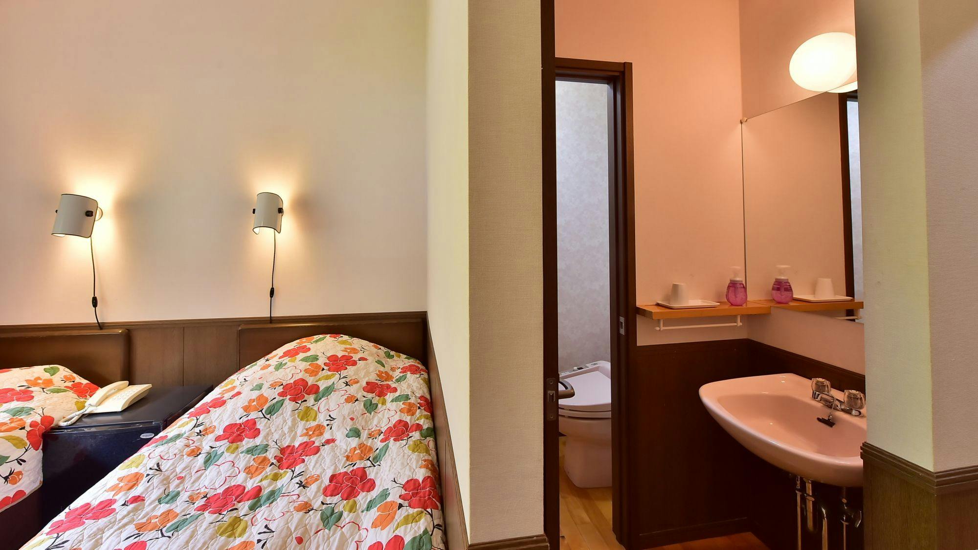 Bilik Gaya Barat [Twin] dengan Sink dan Tandas