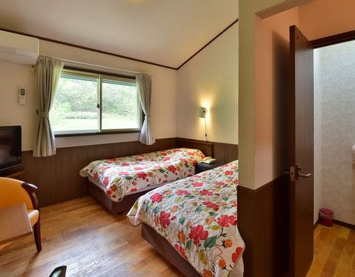 洋室［ツイン］洗面・トイレ付