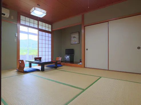 ห้องพักสไตล์ญี่ปุ่นขนาด 6 เสื่อ ท่ามกลางบรรยากาศที่เงียบสงบ