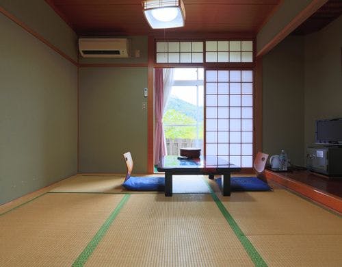 【6畳和室】落ち着いた雰囲気の客室です。