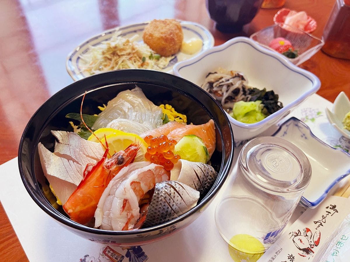 ข้าวหน้าปลาดิบรวม