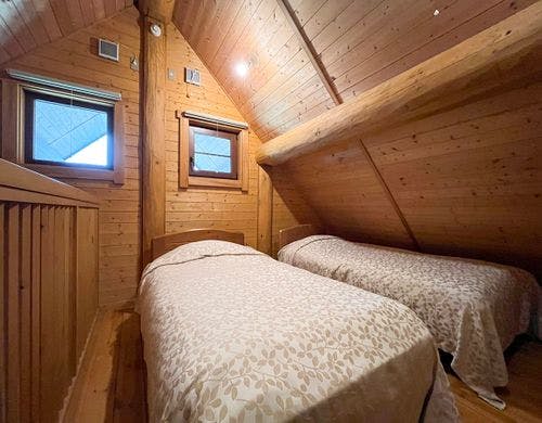 和室タイプのログハウス