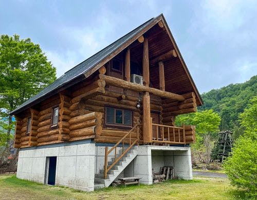 4～5名様までが利用できるログハウス