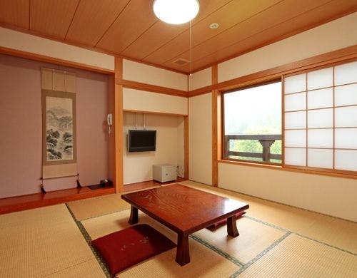 シンプルながら落ち着いた雰囲気の和室