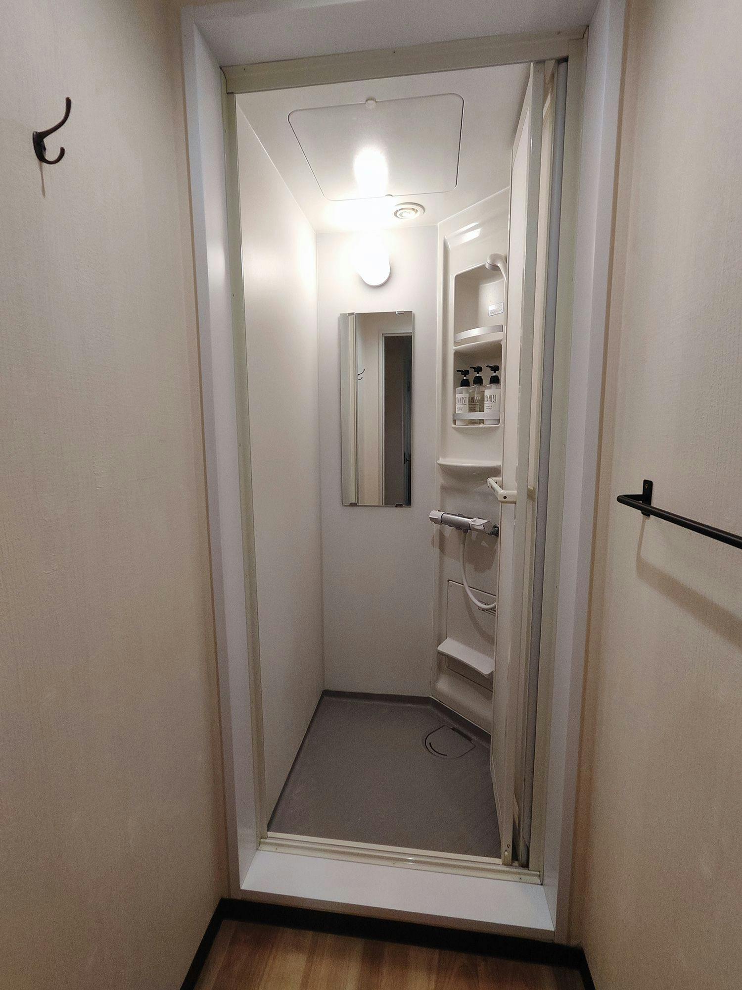 ห้องอาบน้ำฝักบัว (ส่วนกลาง)