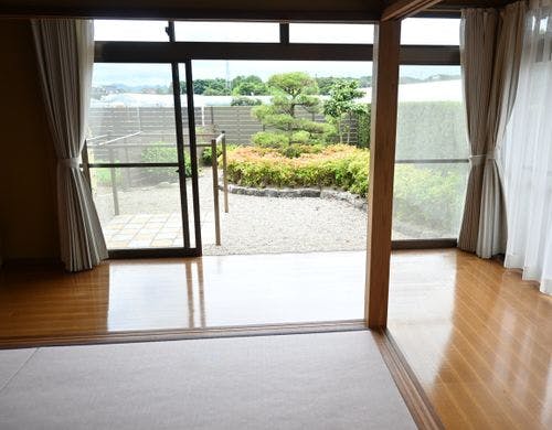 日本庭園を眺められる造りとなっております