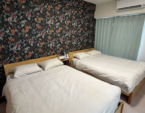 ダブルベッド２台