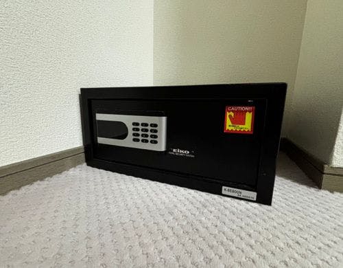 暗証番号式のセーフティボックスで貴重品も